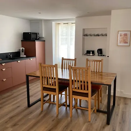 Maison 4-8 Personnes, Jardin, Mere Eglise Holiday home